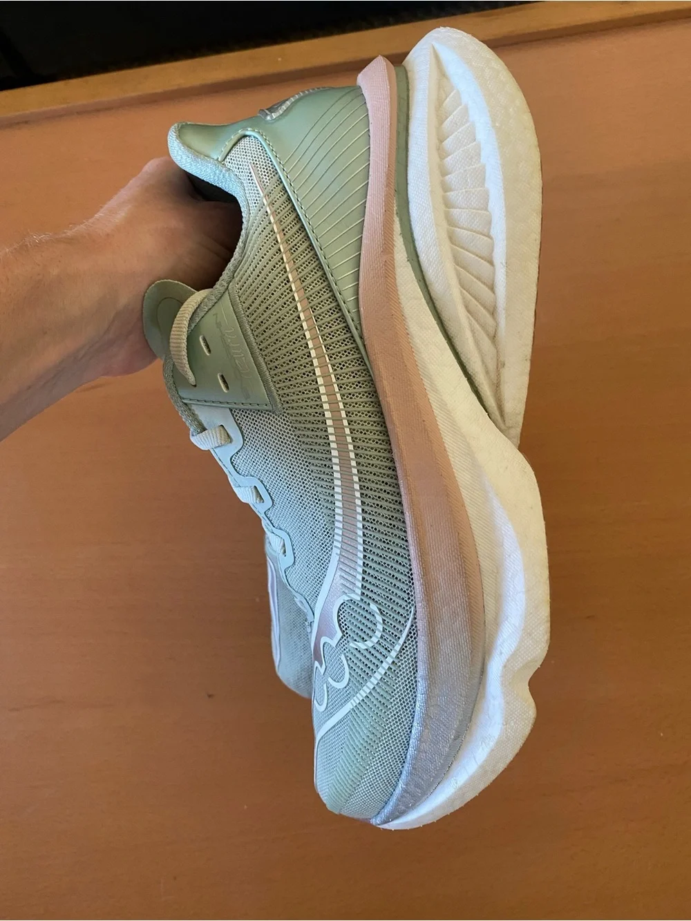 Saucony Endorphin Azura